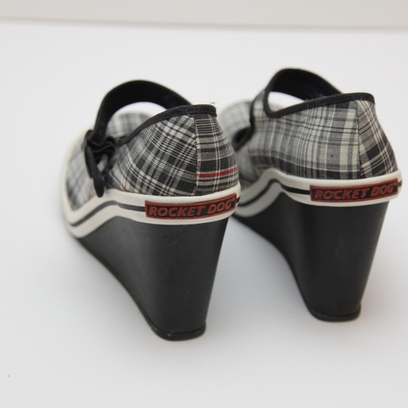 Meet your Posher, Ria - Picture 2 of 4